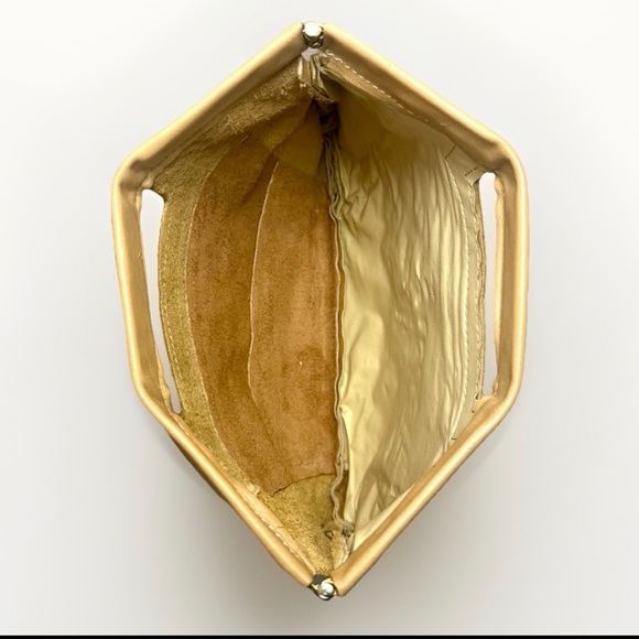 Vintage 1970s Tan/Beige Soft Leather Clutch Magnetic Closure w/ Gold Hardware - Picture 5 of 10